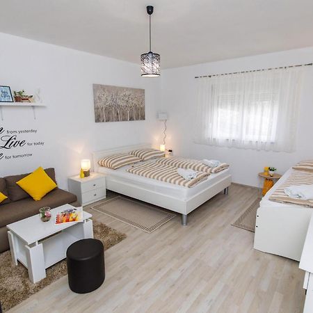 Gorgeous Home In Knin With Kitchen Kovacic Luaran gambar