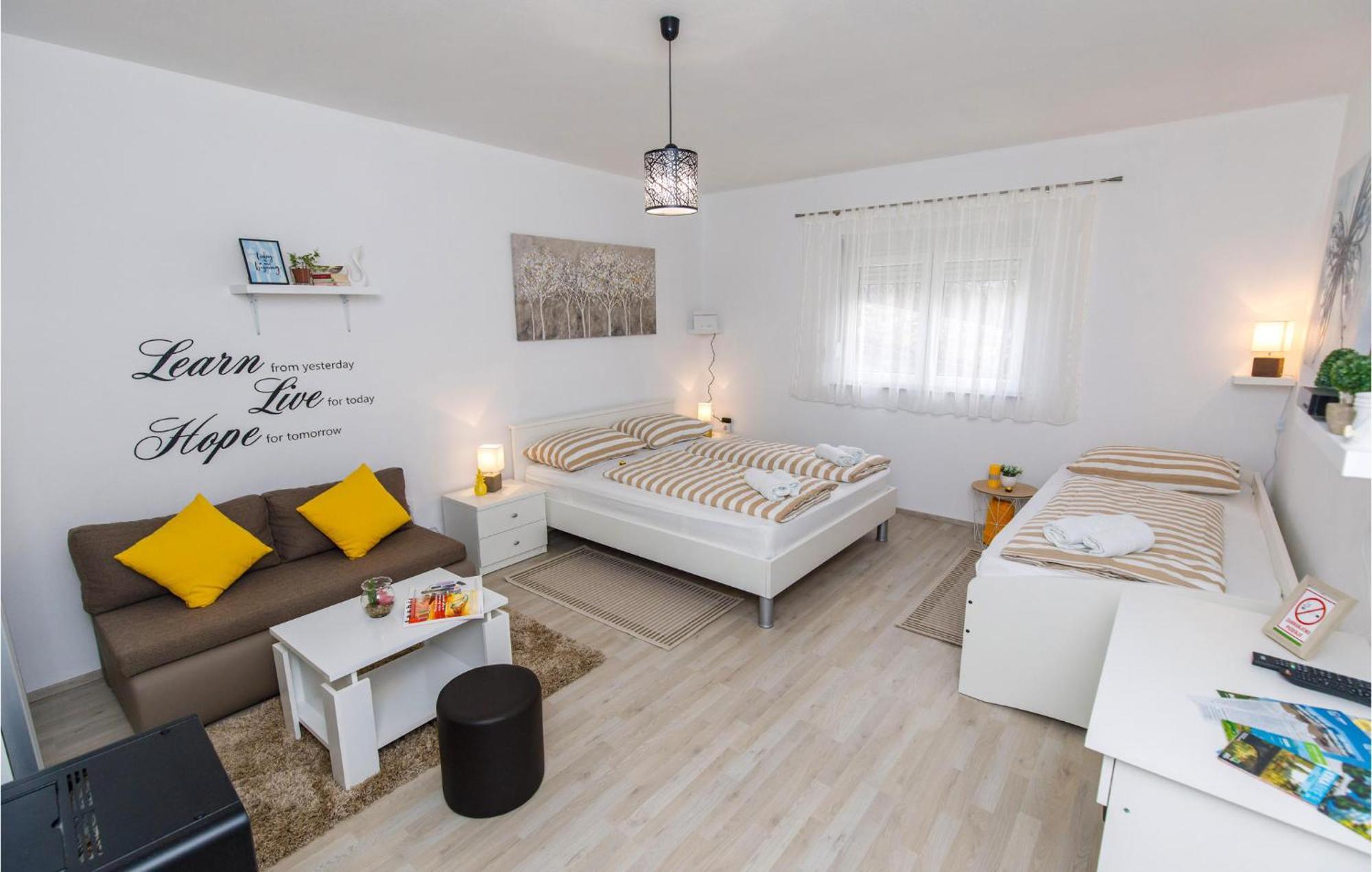 Gorgeous Home In Knin With Kitchen Kovacic Luaran gambar