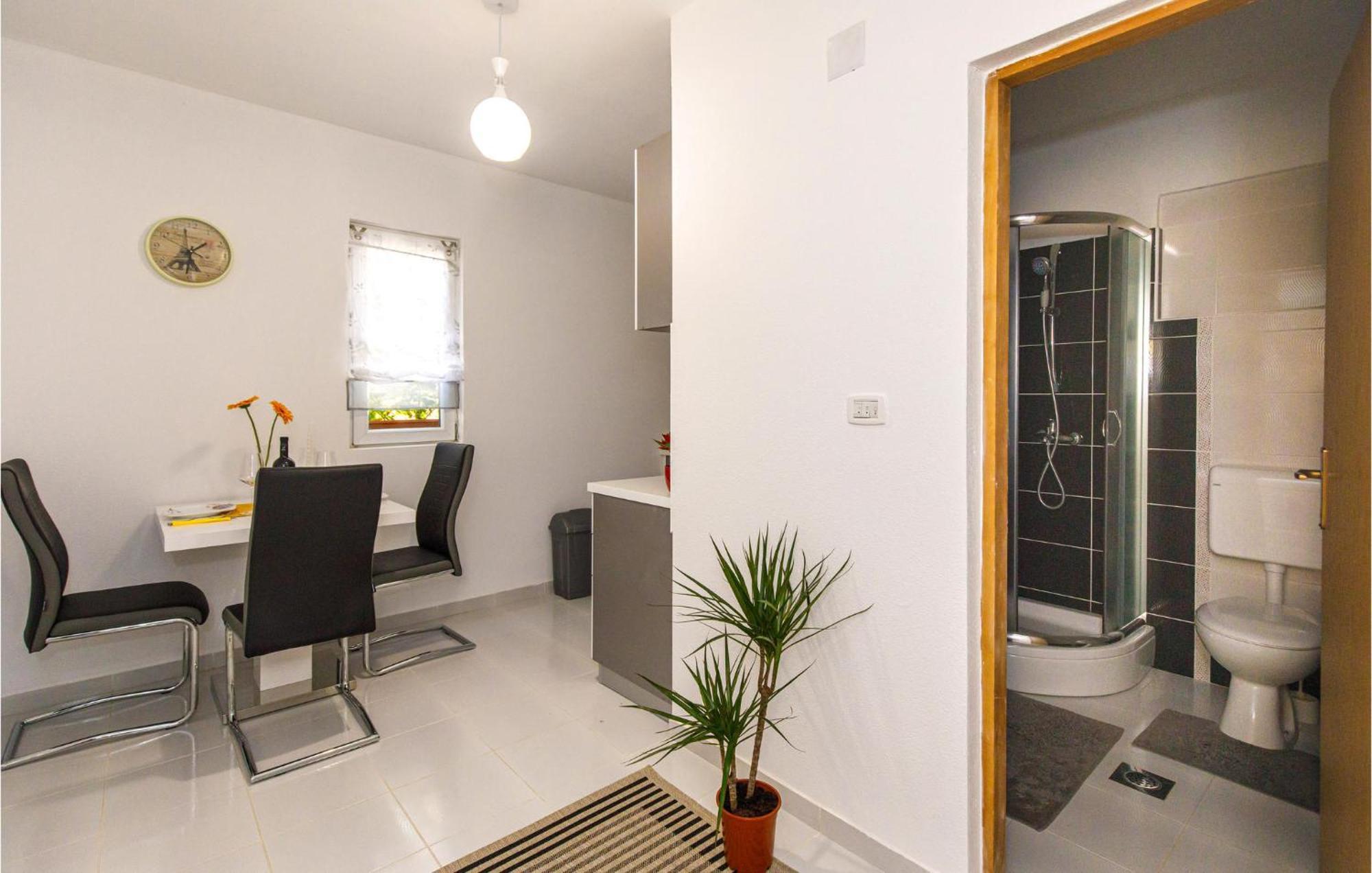 Gorgeous Home In Knin With Kitchen Kovacic Luaran gambar